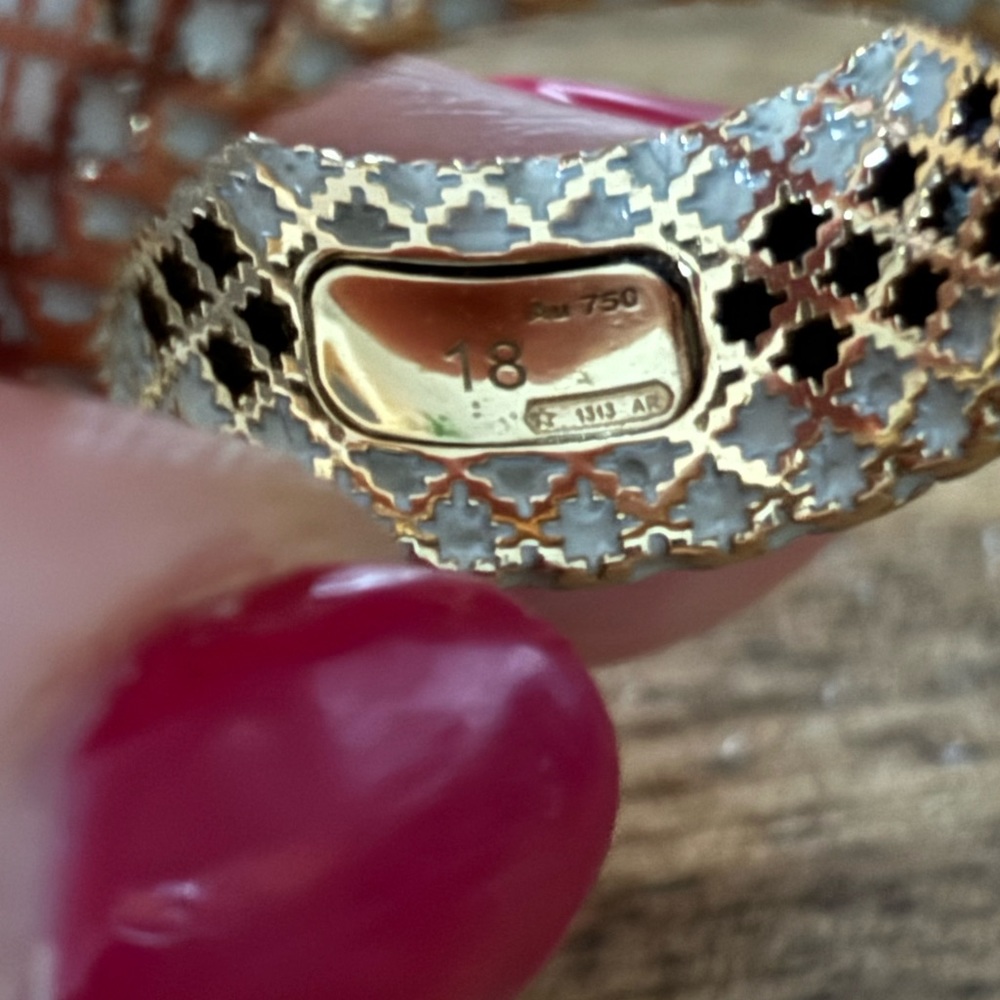 AUTHENTIC GUCCI DIAMANTISSIMA WHITE ENAMEL AND 18 KARAT YELLOW GOLD RING - Picture 6 of 15